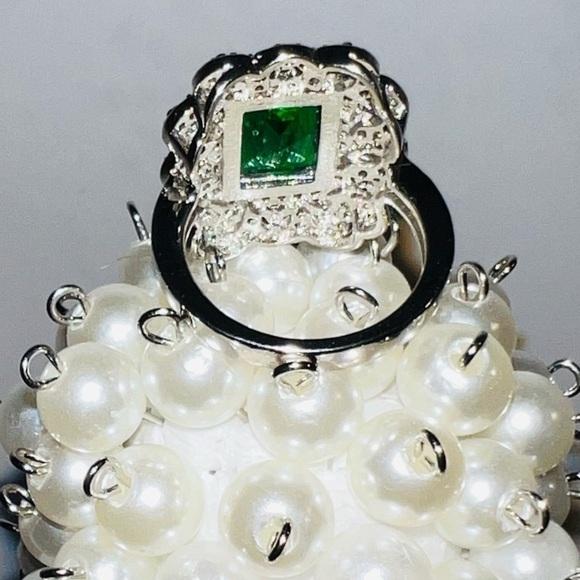 STAMPED Emerald Colored Stone 925 Size 8 Ring Jewelry - Picture 2 of 3